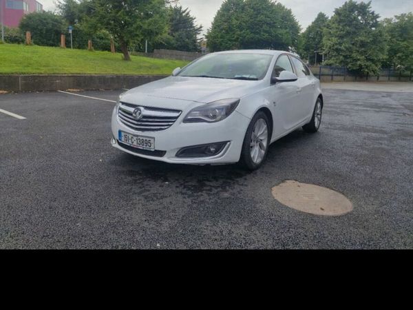 Vauxhall Insignia Hatchback, Diesel, 2015, White