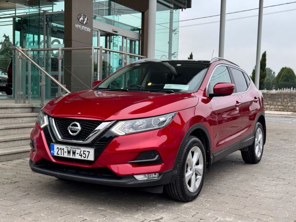 Nissan Qashqai MPV, Petrol, 2021, Red