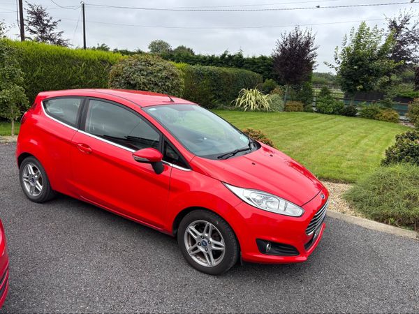 Ford Fiesta Hatchback, Petrol, 2014, Red