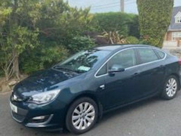 Opel Astra Saloon, Diesel, 2015, Green