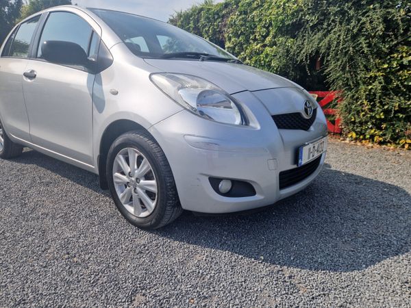 Toyota Yaris Hatchback, Petrol, 2011, Silver