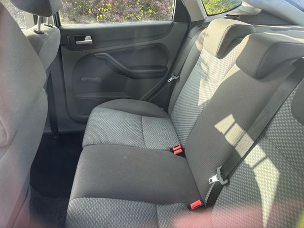 Ford Focus Hatchback, Petrol, 2007, Grey