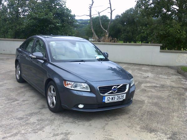 Volvo S40 Saloon, Diesel, 2012, Grey