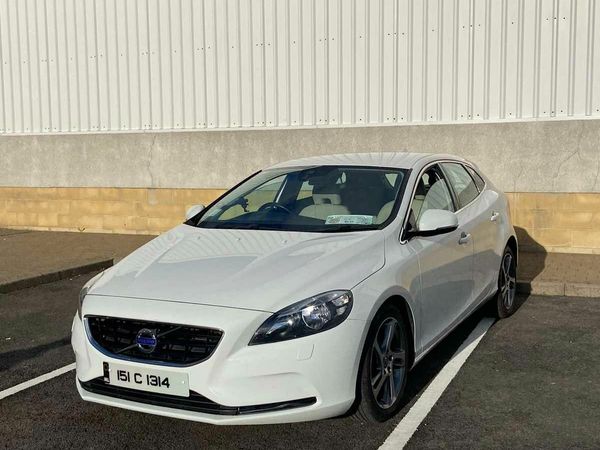 Volvo V40 Hatchback, Diesel, 2015, White