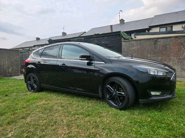 Ford Focus Hatchback, Petrol, 2016, Black