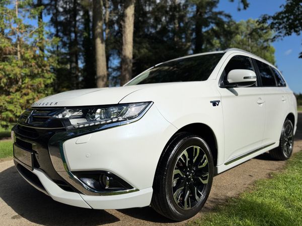 Mitsubishi Outlander SUV, Petrol Plug-in Hybrid, 2017, White