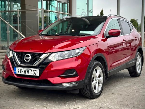 Nissan Qashqai MPV, Petrol, 2021, Red