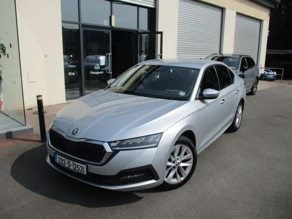 Skoda Octavia Saloon, Diesel, 2023, Grey