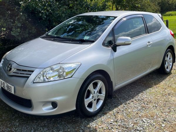 Toyota Auris Hatchback, Petrol, 2011, Silver