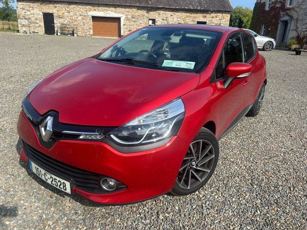 Renault Clio Hatchback, Petrol, 2015, Red