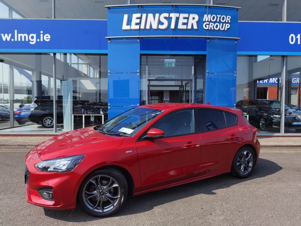 Ford Focus Hatchback, Diesel, 2021, Red