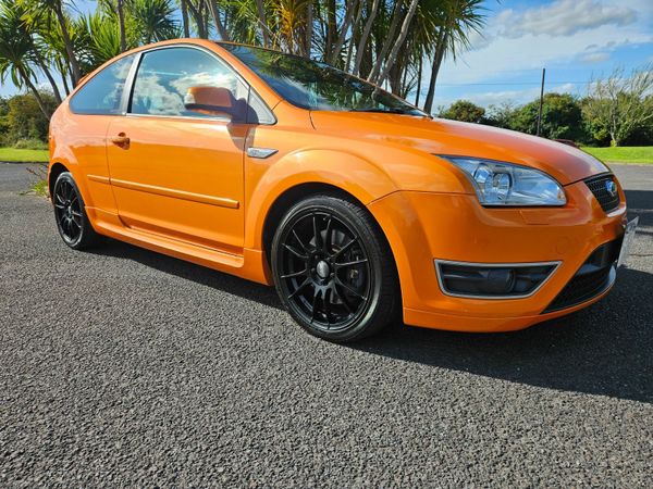 Ford Focus Hatchback, Petrol, 2006, Orange