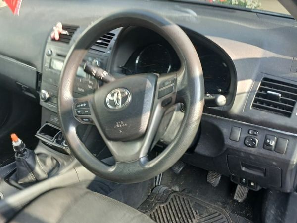 Toyota Avensis Saloon, Diesel, 2009, Silver