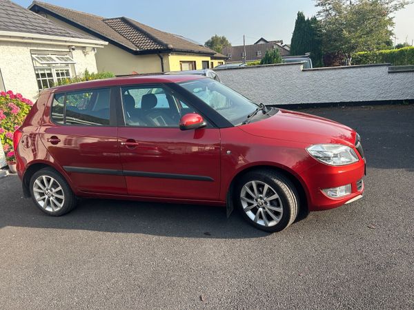 Skoda Fabia Hatchback, Petrol, 2014, Red