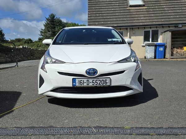 Toyota Prius Hatchback, Petrol Hybrid, 2016, White