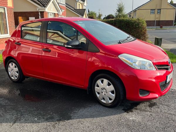 Toyota Yaris Hatchback, Petrol, 2014, Red
