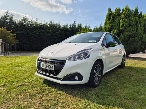 Peugeot 208 Hatchback, Petrol, 2016, White