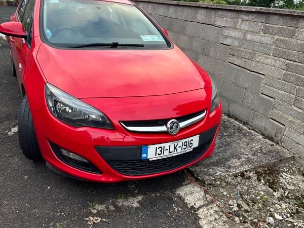 Vauxhall Astra Hatchback, Petrol, 2013, Red