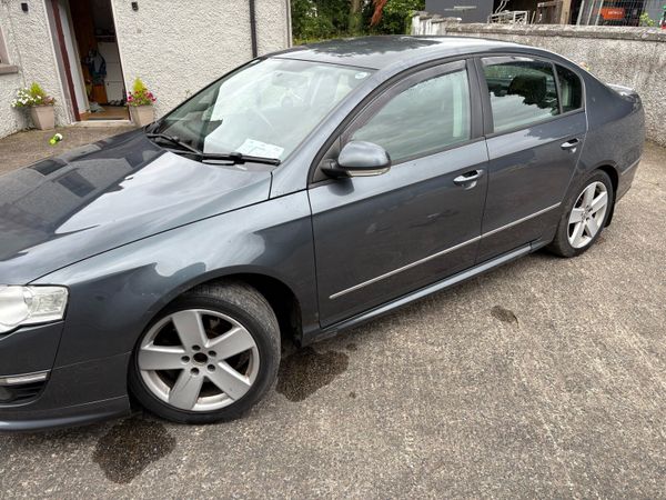 Volkswagen Passat Saloon, Diesel, 2010, Grey