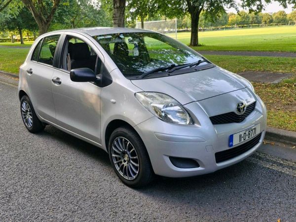 Toyota Yaris Hatchback, Petrol, 2011, Silver