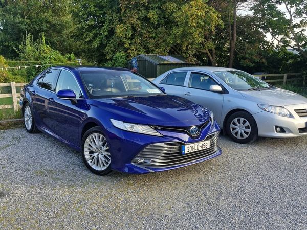 Toyota Camry Saloon, Petrol Hybrid, 2020, Blue