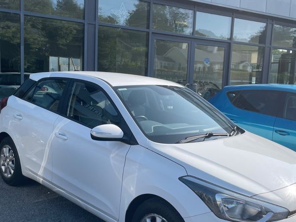 Hyundai i20 Hatchback, Diesel, 2016, White