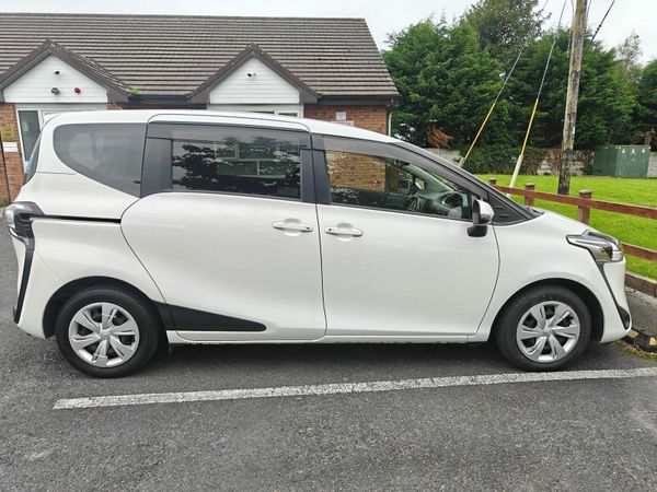 Toyota Sienta MPV, Petrol, 2019, White