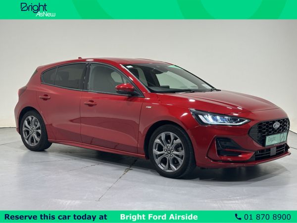 Ford Focus Hatchback, Petrol, 2022, Red