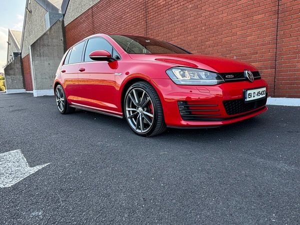 Volkswagen Golf Hatchback, Diesel, 2015, Red