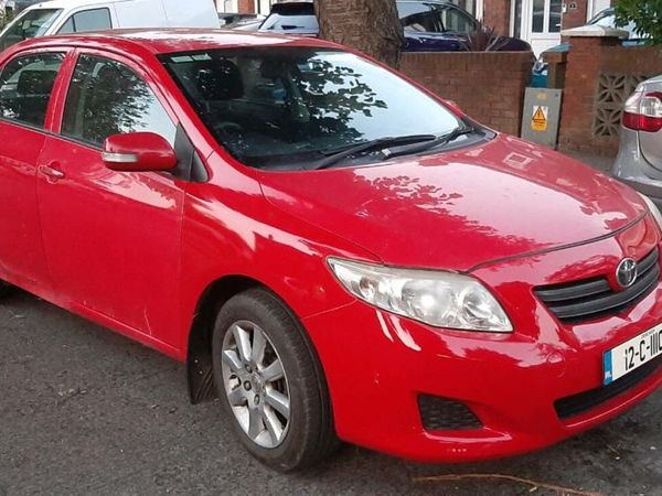 Toyota Corolla Saloon, Diesel, 2012, Red