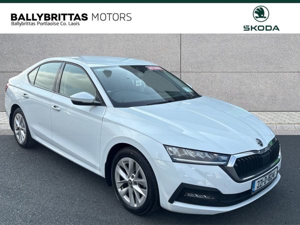 Skoda Octavia Saloon, Petrol, 2022, White