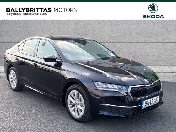 Skoda Octavia Hatchback, Petrol, 2025, Black
