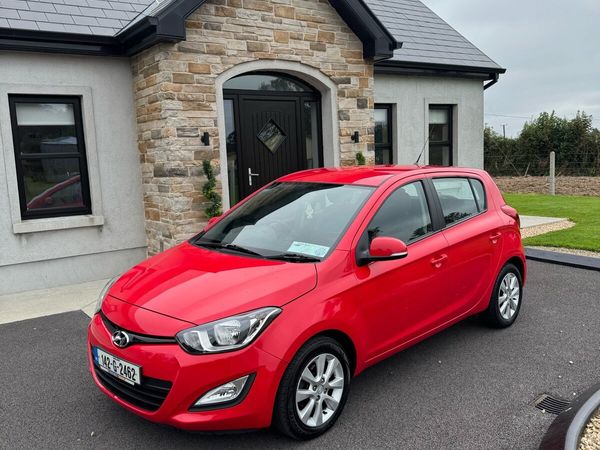 Hyundai i20 Hatchback, Petrol, 2014, Red