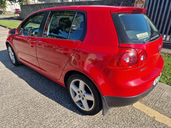 Volkswagen Golf Hatchback, Petrol, 2007, Red