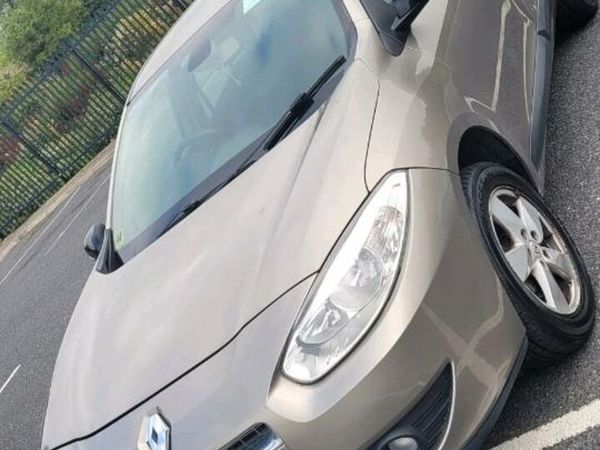 Renault Fluence Saloon, Diesel, 2011, Gold
