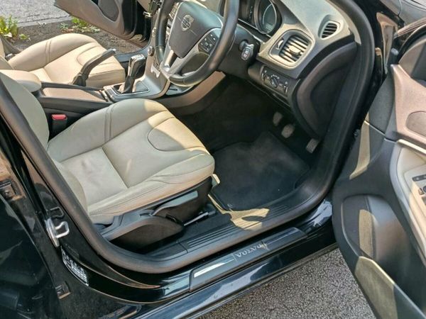 Volvo V40 Hatchback, Diesel, 2016, Black
