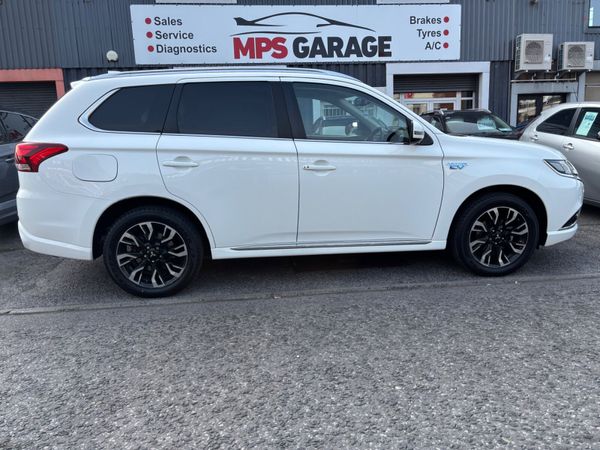 Mitsubishi Outlander SUV, Petrol Plug-in Hybrid, 2015, White