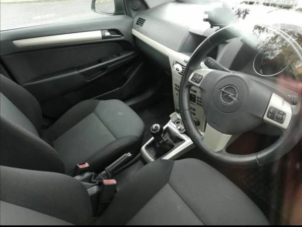 Opel Astra Saloon, Petrol, 2009, Black