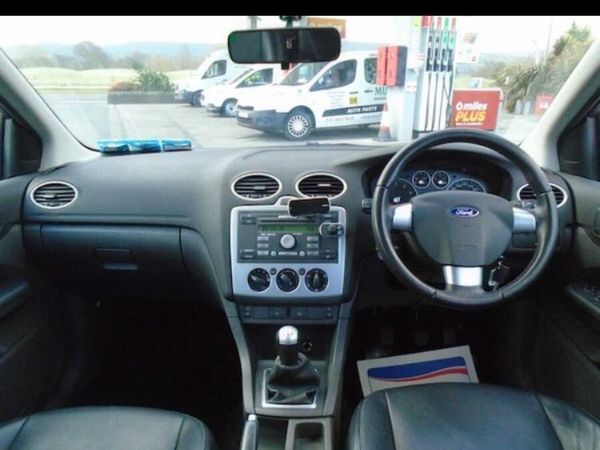 Ford Focus Hatchback, Petrol, 2006, Silver