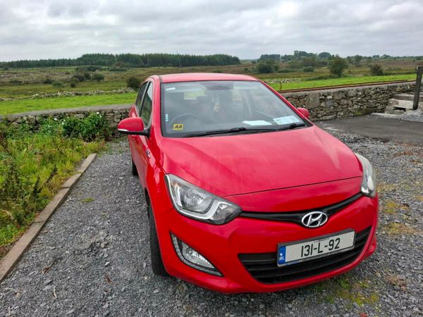 Hyundai i20 Hatchback, Petrol, 2013, Red
