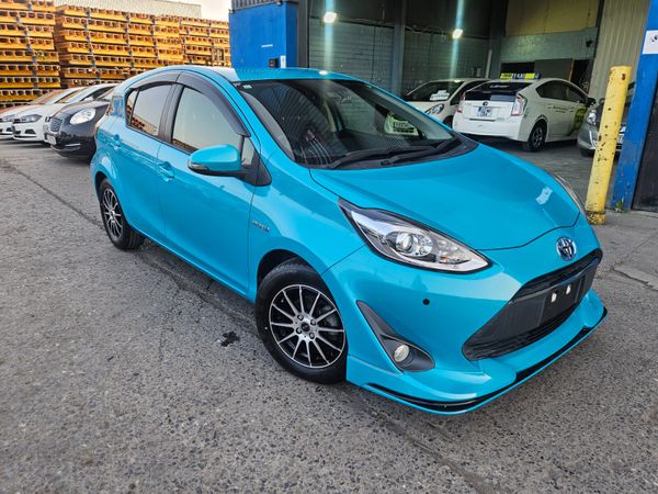 Toyota Aqua Hatchback, Petrol Hybrid, 2018, Green