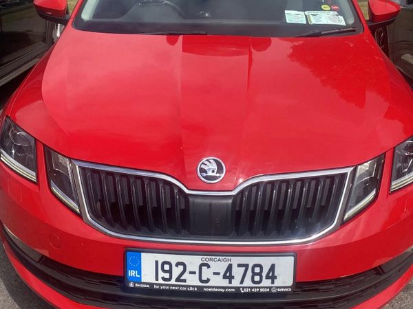 Skoda Octavia Estate, Diesel, 2019, Red