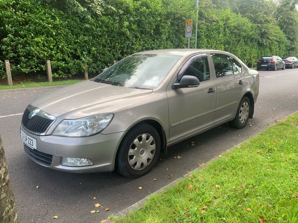 Skoda Octavia Saloon, Diesel, 2012, Beige