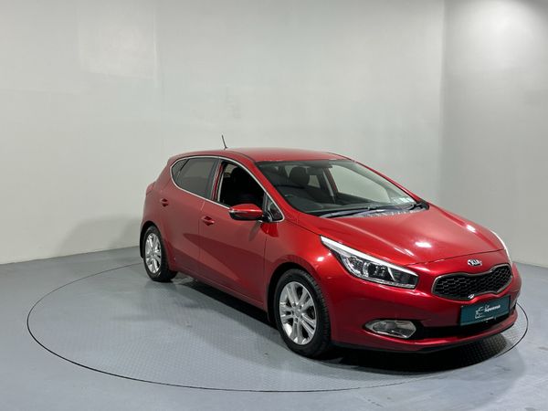 Kia Ceed Hatchback, Diesel, 2015, Red