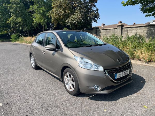 Peugeot 208 Hatchback, Petrol, 2013, Grey