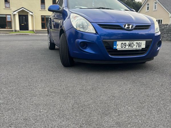 Hyundai i20 Hatchback, Petrol, 2009, Blue