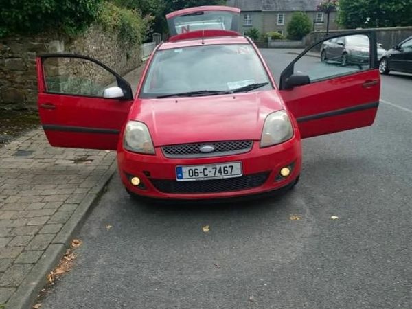 Ford Fiesta Hatchback, Petrol, 2006, Red