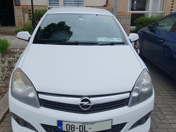 Opel Astra Hatchback, Petrol, 2008, White