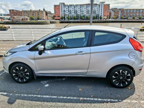 Ford Fiesta Hatchback, Petrol, 2010, Silver