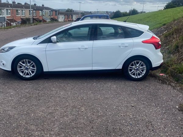 Ford Focus Hatchback, Petrol, 2012, White